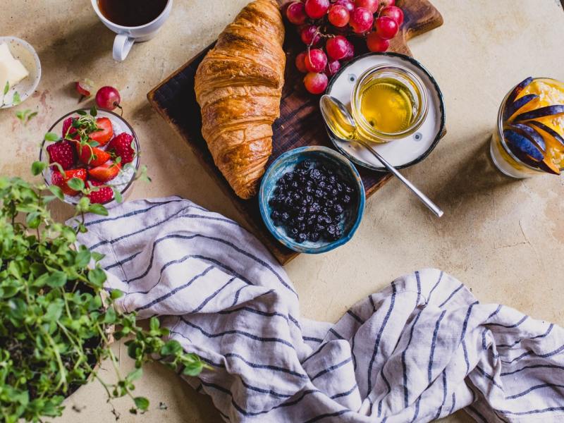 Butter croissant vs Chocolate croissant!